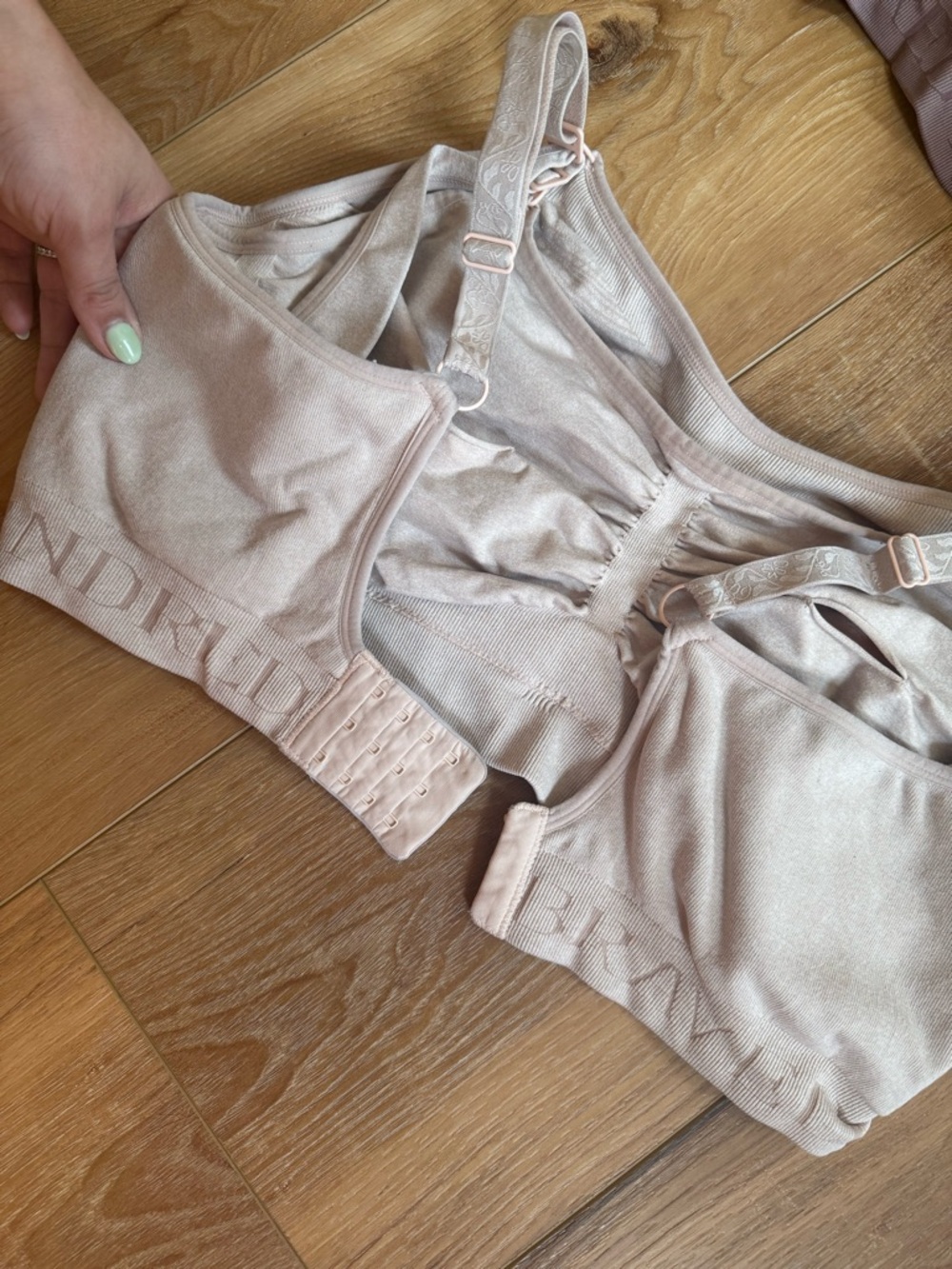 Kindred Bravely pumping hands free and nursing bra - Picture 4 of 7